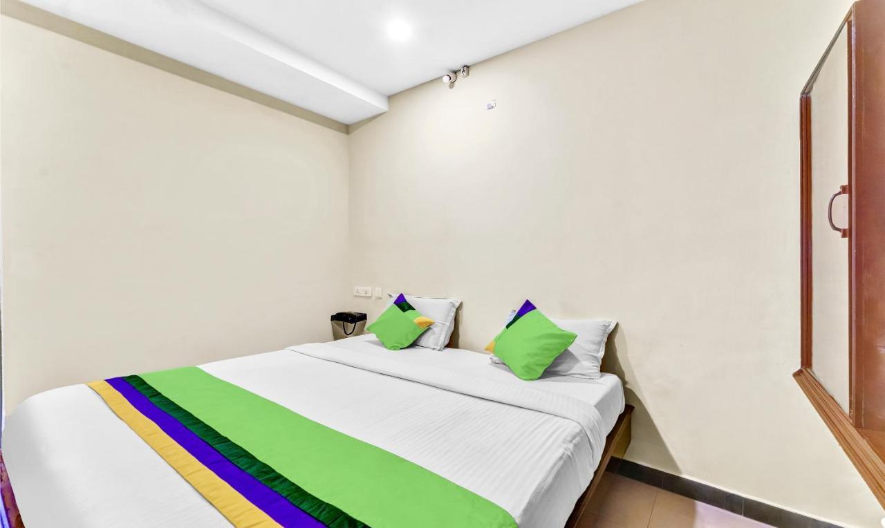 Hotel Treebo B Coral, 2 Km From Promenade Beach Pondicherry Esterno foto