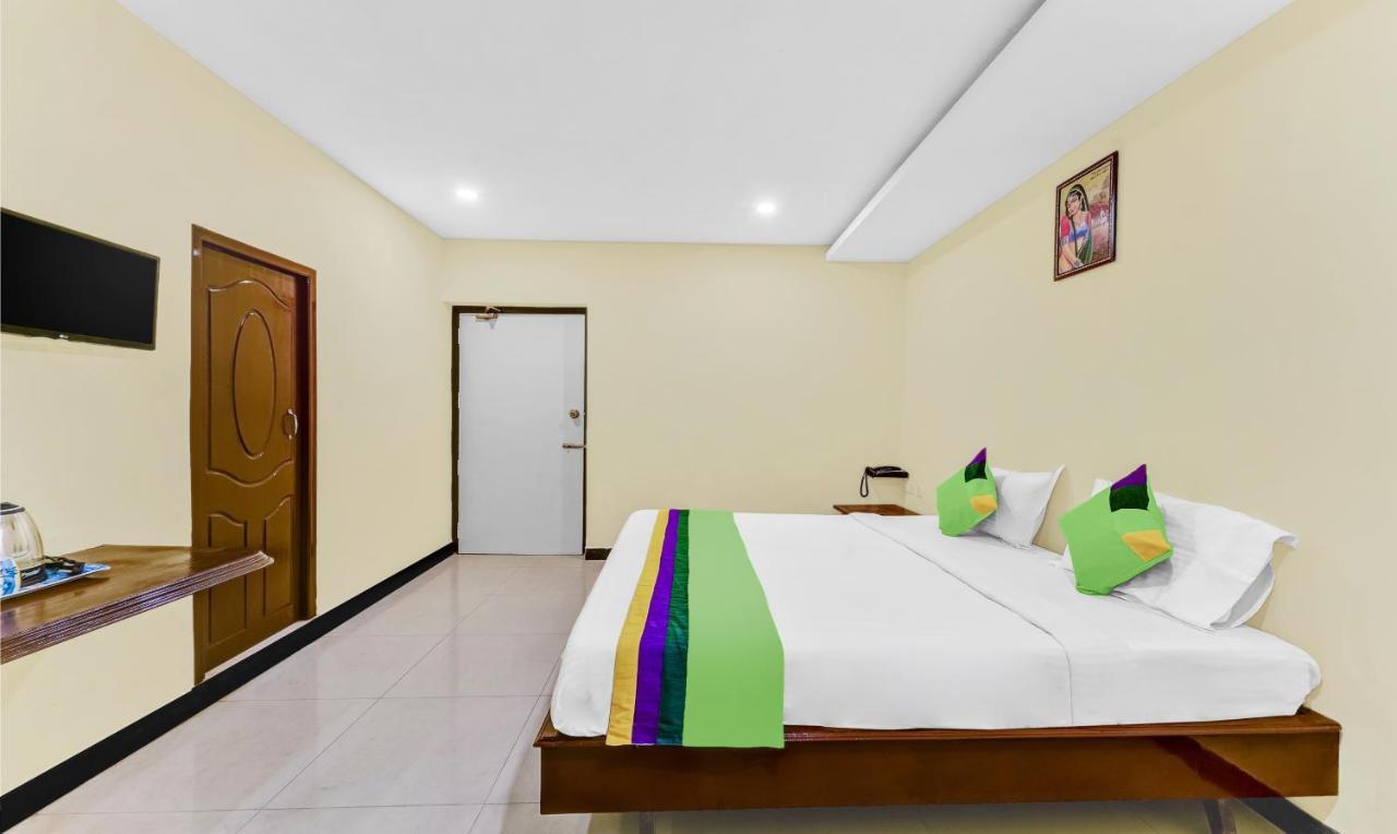 Hotel Treebo B Coral, 2 Km From Promenade Beach Pondicherry Esterno foto